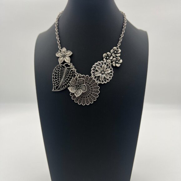 Stunning Silvertone Premier Designs Bib Necklace - Picture 4 of 5